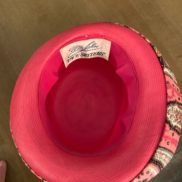 Vintage Mr John’s hot pink hat with ribbon. - Picture 3 of 7